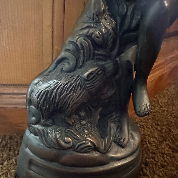 Unique Solid Brass Figure Of Goddess Statue with a Dog - Brass Lady Figurine - Picture 3 of 8